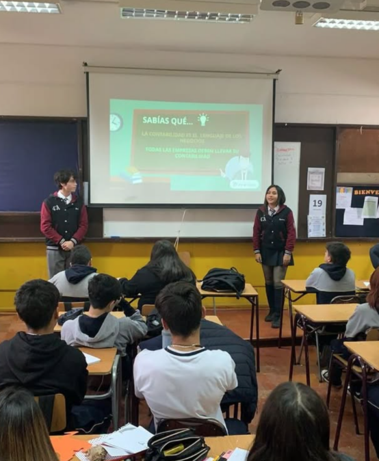 Estudiantes de 4° Medio A Inician Taller de Orientación Vocacional con Segundos Medios